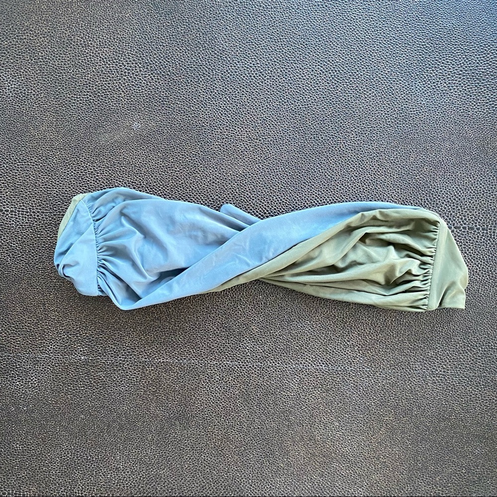 Double face, bandeau, bikini top. Gray and olive green, size S.